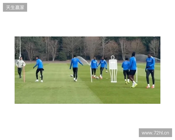 跟队:埃斯特旺参加了切尔西的公开训练,里斯、约恩森缺席 跟队:埃斯特旺参加了切尔西的公开训练,里斯、约恩森缺席